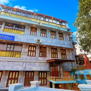 Hotel Fabhotel East View, Varanasi