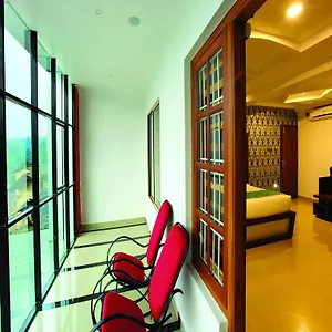 https://holiday-hill-hotel-suites.kerala-hotels.net